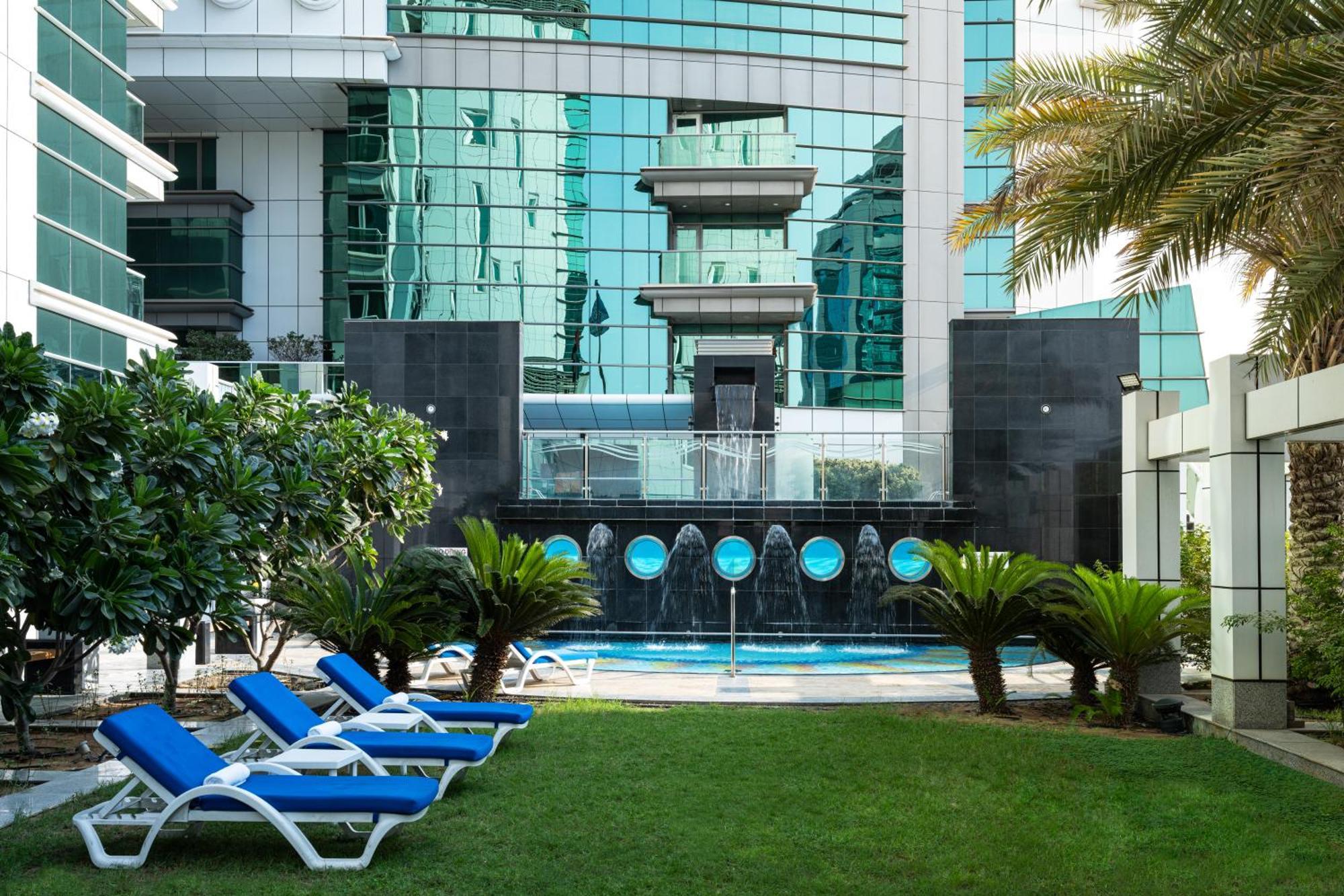 Four Points By Sheraton Şarja Dış mekan fotoğraf