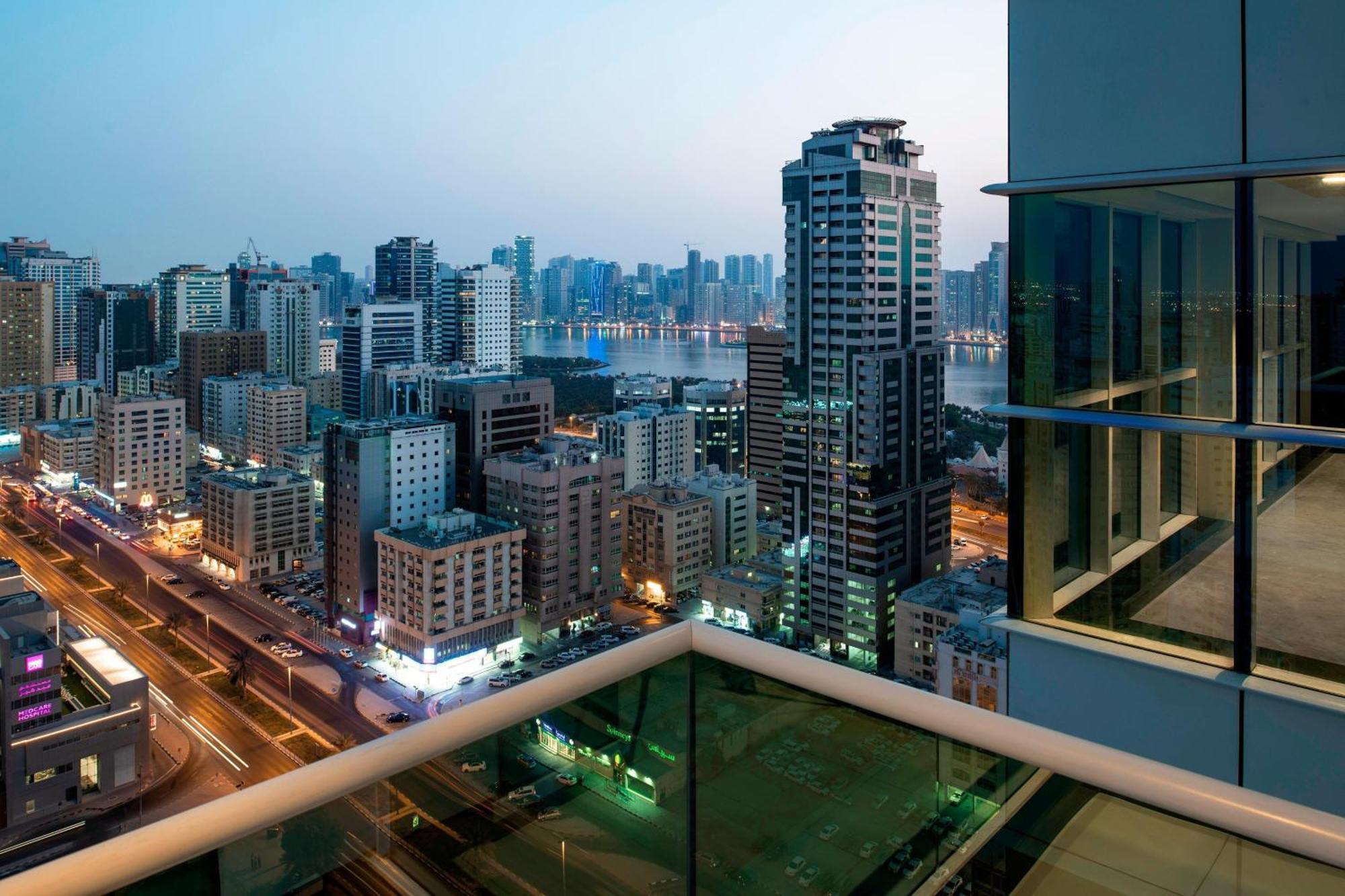 Four Points By Sheraton Şarja Dış mekan fotoğraf