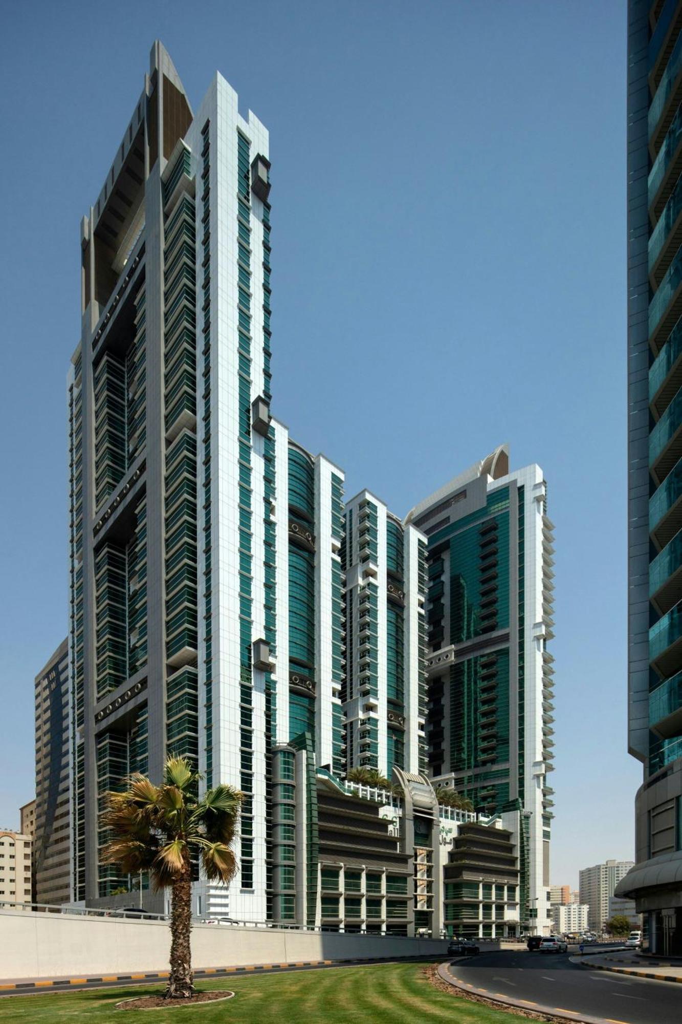 Four Points By Sheraton Şarja Dış mekan fotoğraf